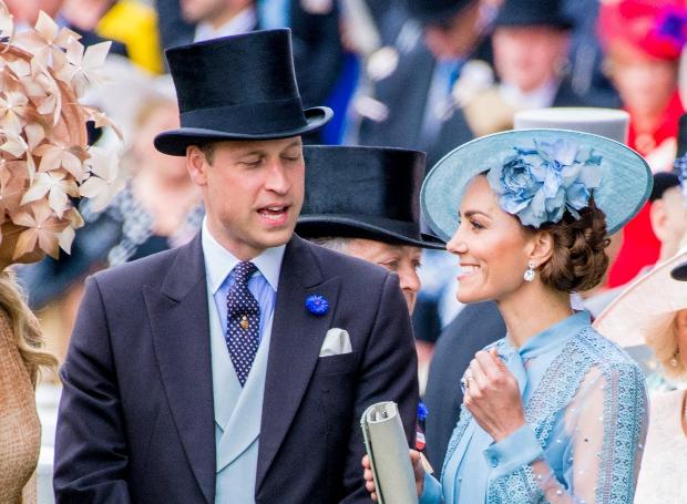 Парад шляпок на королевских скачках в Аскоте