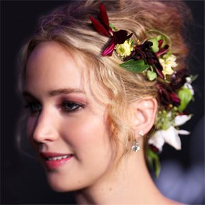 Совсем распустилась: flower-прическа Дженнифер Лоуренс