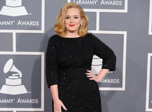 На что Адель тратит миллионы?