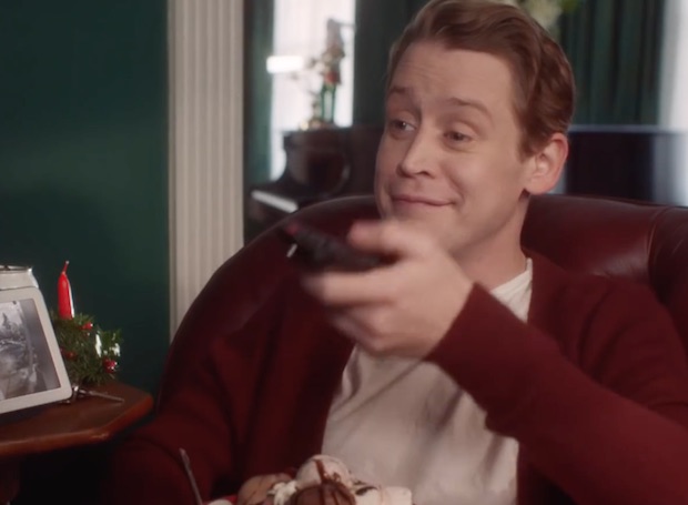 У Кевина все под контролем: Маколей Калкин снова остался один дома