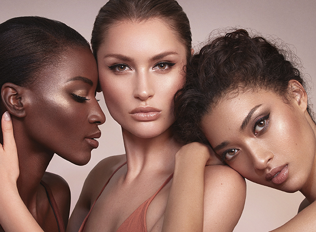 Острые скулы и четкий овал: учимся массажу лица (видео)