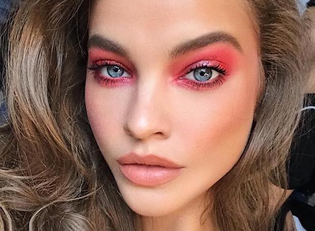 Розовый мономакияж: 16 бьюти-продуктов, которые вам необходимы