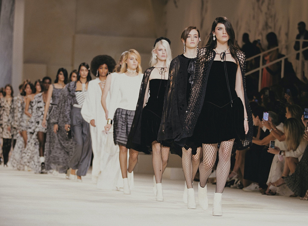 Коллекция Chanel Cruise 2021/22, показанная в Дубае, через несколько дней поступит в продажу по всему миру