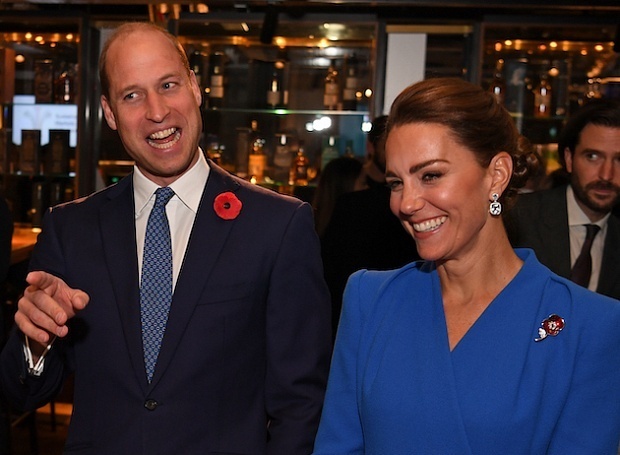 Новый образ Кейт Миддлтон научит, как носить вещи в безупречном синем оттенке