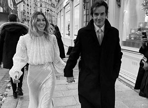 Француженка Камиль Шарьер выбрала самое необычное свадебное платье