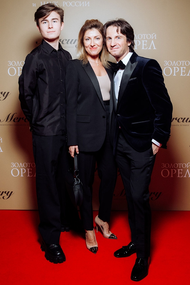 Петр Ануров с женой и сыном фото № 25