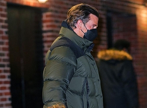 Брэдли Купер и его очень повзрослевшая дочь Лея отправились на прогулку в похожих образах