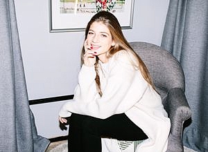 Александра Новикова запустила фэшн-проект в поддержку бездомных животных