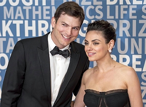 Высокие отношения: Мила Кунис снялась в рекламе вместе с Деми Мур, бывшей женой своего мужа