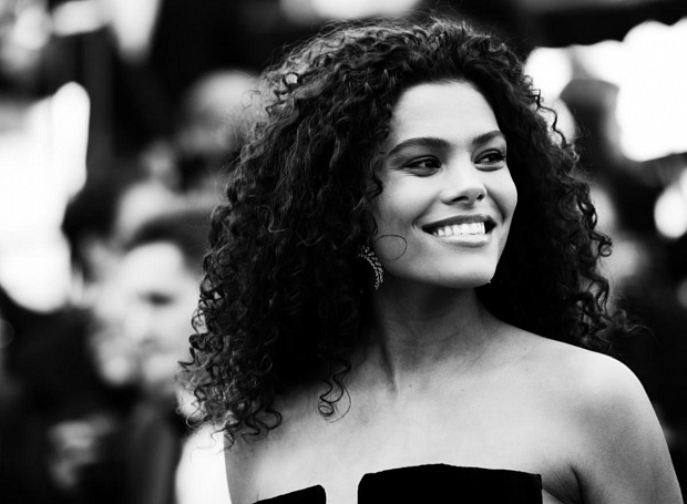 Скорпион на пляже: Тина Кунаки показала свою татуировку