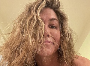 Посмотрите на Дженнифер Энистон без макияжа и укладки — она прекрасна