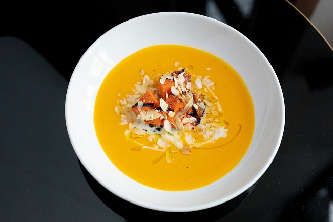 Тыквенный суп с бататом и миндалем. Фото: Kuznyahouse фото № 10
