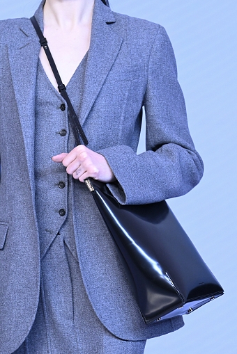 Сумки на показе Peter Do осень-зима 2022/23 фото № 11