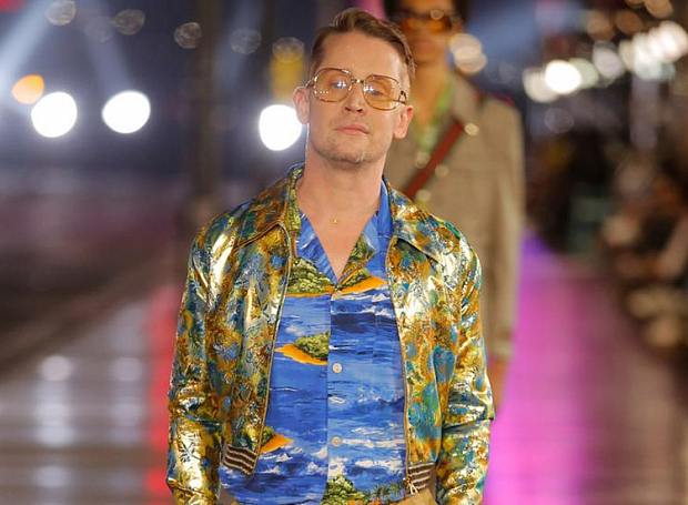 Маколей Калкин в золотом бомбере и другие хайлайты шоу Gucci Love Parade, прошедшего на Голливудском бульваре