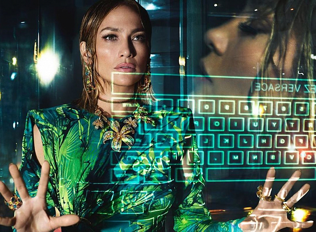 Лучшие выходы Дженнифер Лопес в Versace за последние 20 лет