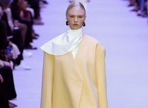 Идеальные костюмы, жакеты и пальто в новой коллекции Jil Sander весна-лето 2022
