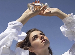 Розовая лилия, персик и пачули: 10 лучших парфюмов весны