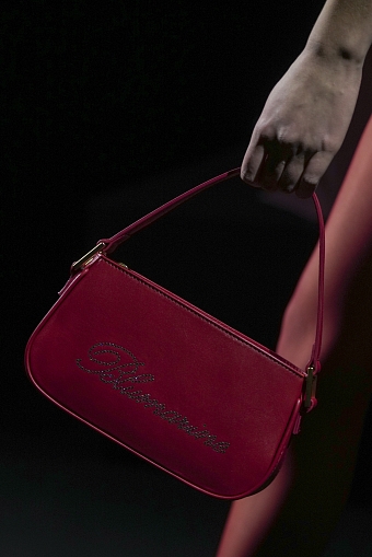 Сумки на показе Blumarine осень-зима 2022/23 фото № 13