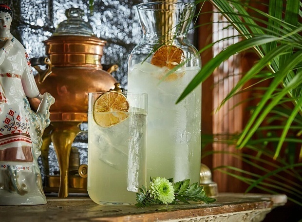 5 мест, где можно попробовать необычные лимонады этим летом, и 3 рецепта, чтобы приготовить их самим