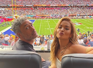 Звездные гости на трибунах Super Bowl: все парами, а принц Гарри с кузиной