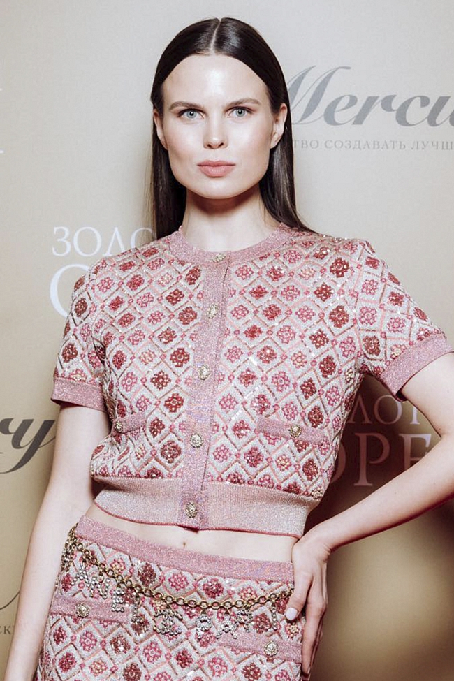Александра Ревенко в костюме Chanel фото № 9