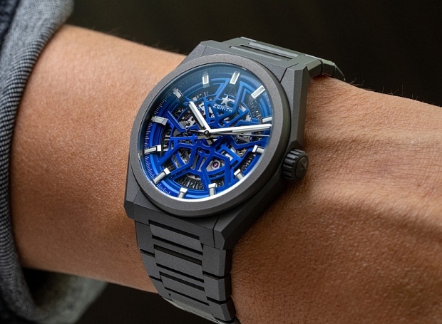 Zenith представили часы Defy Classic Skeleton Night Surfer, созданные специально для серферов