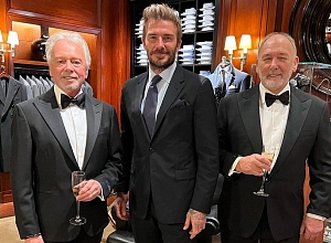 Глаз не оторвать: Дэвид Бекхэм примерил костюм в преддверии свадьбы старшего сына