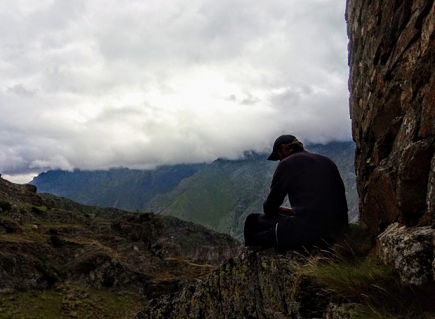 «Все вокруг казалось не штурмовым лагерем, а свалкой где-то в Сенегале»: сюрпризы и кошмары горы Казбек