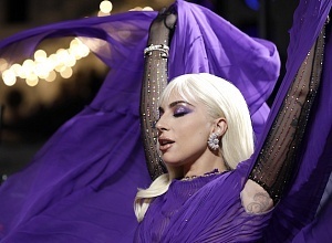 Леди Гага в развевающемся шифоне, Сальма Хайек, Джаред Лето и другие звезды премьеры «Дома Gucci» в Лондоне