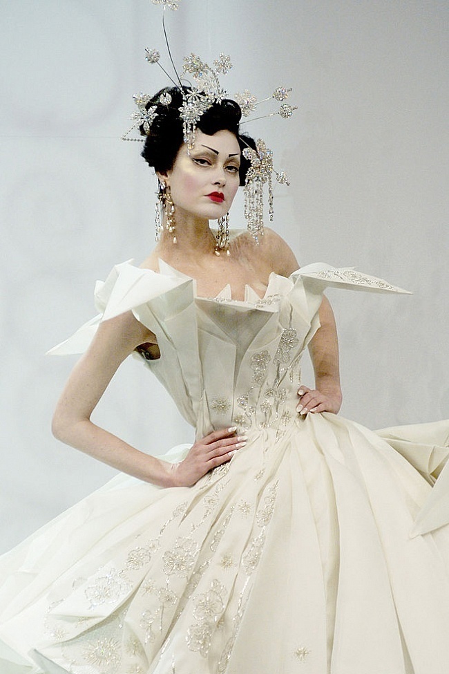 Шалом Харлоу в финале шоу Christian Dior Couture весна-лето 2007 фото № 5