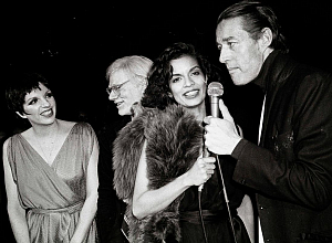 Дизайнер, который хотел «одеть всю Америку» – что нужно знать о Рое Холстоне