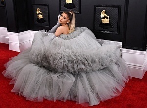 Самые знаковые образы звезд на красной дорожке «Грэмми» прошлых лет