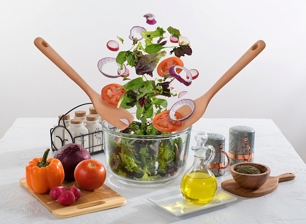 Питаемся правильно: 4 совета и 5 рецептов легких салатов от диетолога