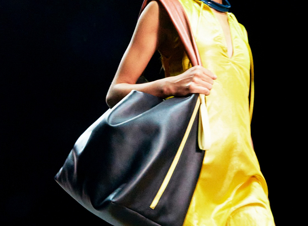 В этом сезоне носите максимально большие сумки