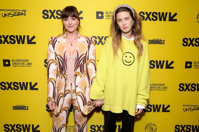 Дакота Джонсон и Ро Доннелли фото № 3