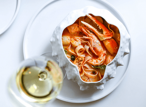 Шампанское, или игристое: где пить самый обсуждаемый напиток этого лета