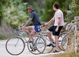 Посмотрите на редкое фото невероятно горячего юного Дэвида Бекхэма с младенцем Бруклином на руках