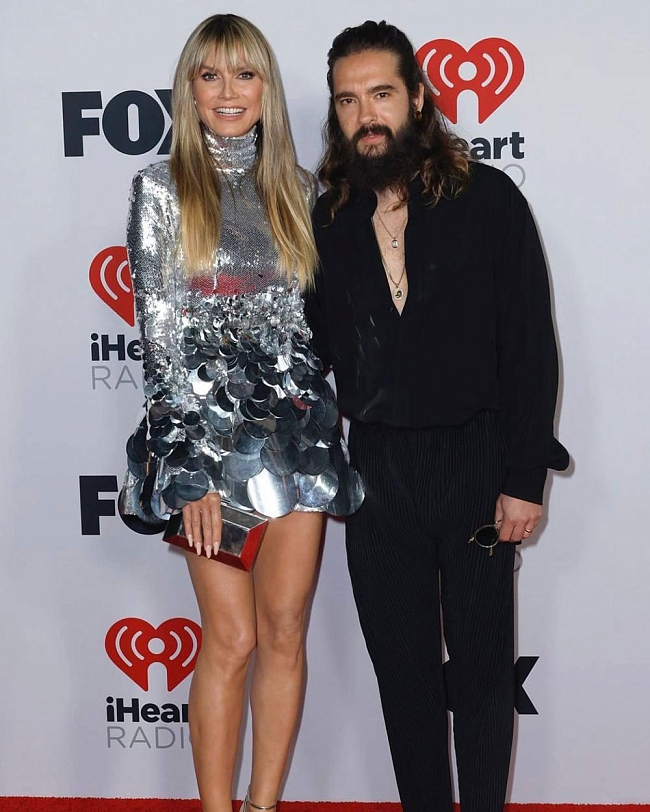 Хайди Клум в мини-платье Christian Cowan и Том Каулиц на ковровой дорожке @heidiklum фото № 2