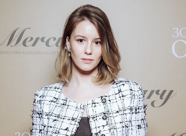 Персиковый макияж — главный звездный бьюти-тренд «Золотого орла», который сможет повторить каждая