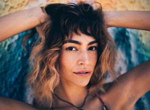 Без фена: как правильно уложить мокрые волосы