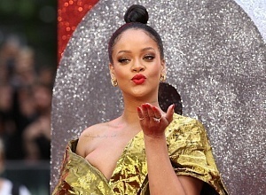 Рианна выложила в Instagram фотографии в прозрачном белье