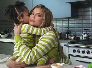 Кайли Дженнер откровенно рассказала, что послеродовой период был для нее адом