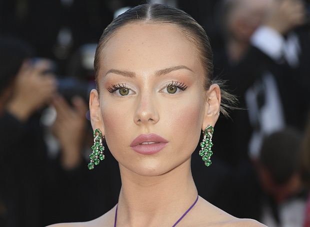Лучшие бьюти-образы звезд церемонии открытия 74-го Каннского кинофестиваля