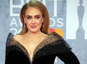 Brit Awards 2022: лучшие наряды и итоги премии