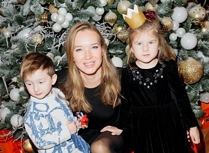 Ида Кехман с детьми и другие гости новогодней елки ЦУМа в Малом театре