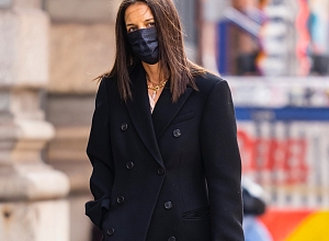 Самое универсальное сочетание весны: длинное пальто и лоферы, как у Кэти Холмс