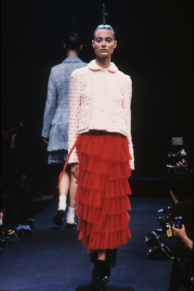 Шалом Харлоу на показе Comme des Garçons осень-зима 1995/96 фото № 2